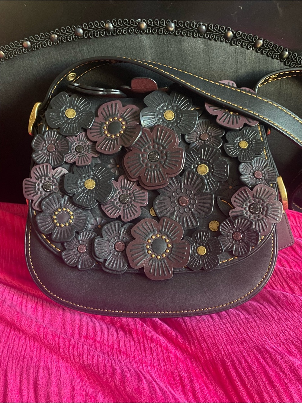Coach 1941 Tea Rose